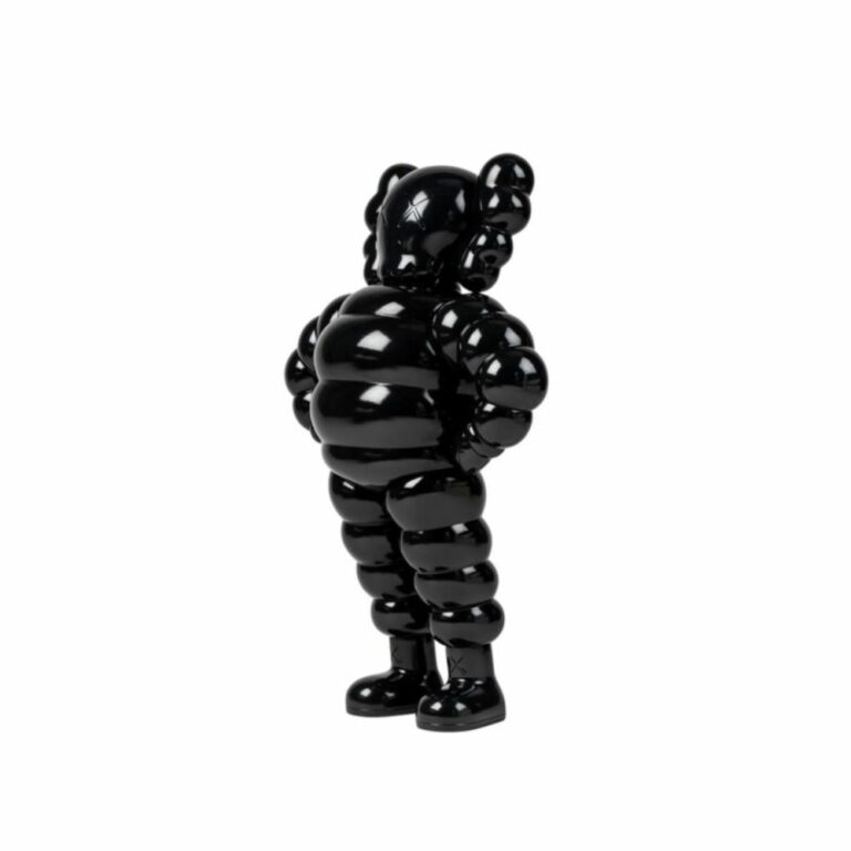 kaws-chum-black-noir-figurine-paris-2