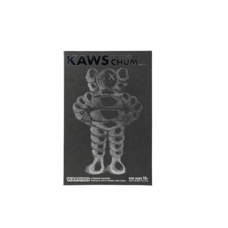 kaws-chum-black-noir-figurine-paris-3