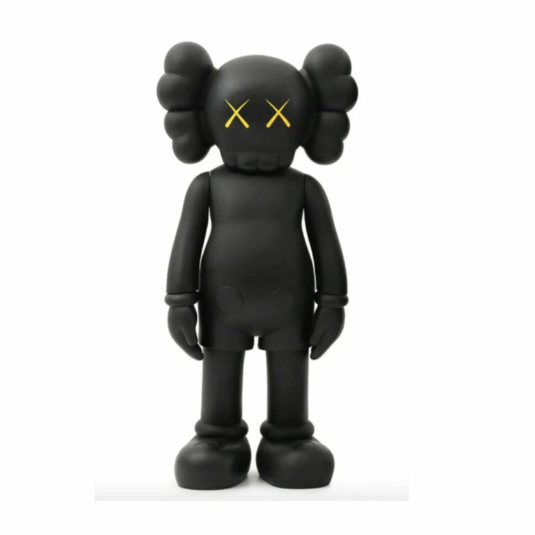 kaws-companion-black-noir-figurine-paris-1