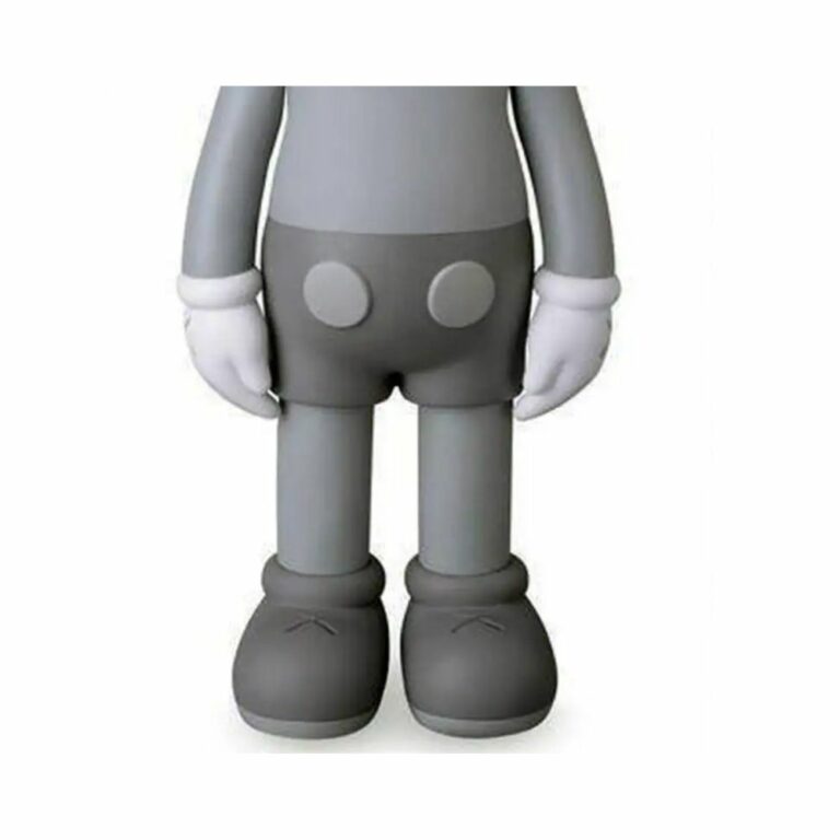 kaws-companion-grey-gris-figurine-paris-4