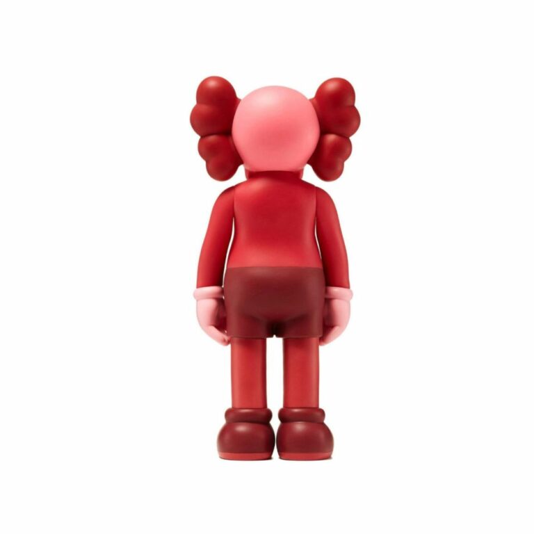 kaws-companion-red-rouge-figurine-paris-3