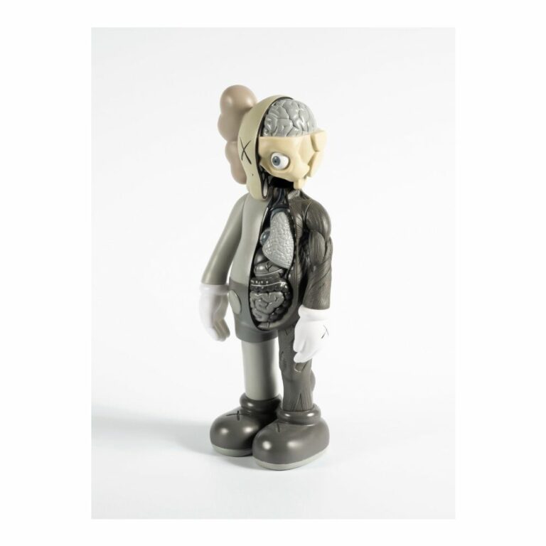 kaws-flayed-dissected-grey-gris-figurine-paris-9
