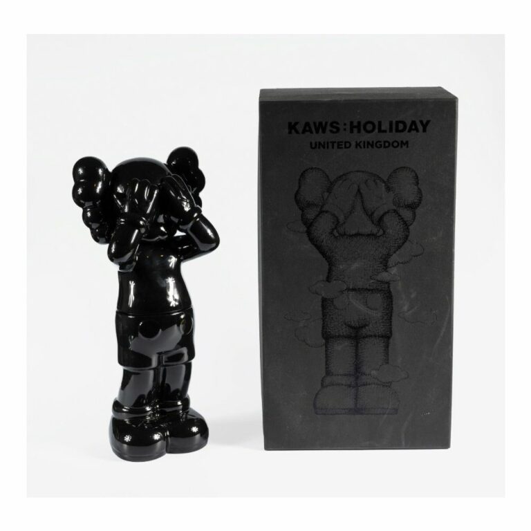 kaws-holidays-container-black-noir-ceramic-limited-figurine-paris-5