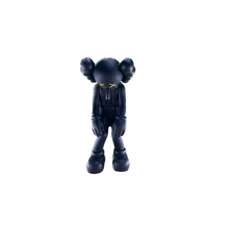 kaws-small-lie-black-noir-figurine-paris-4
