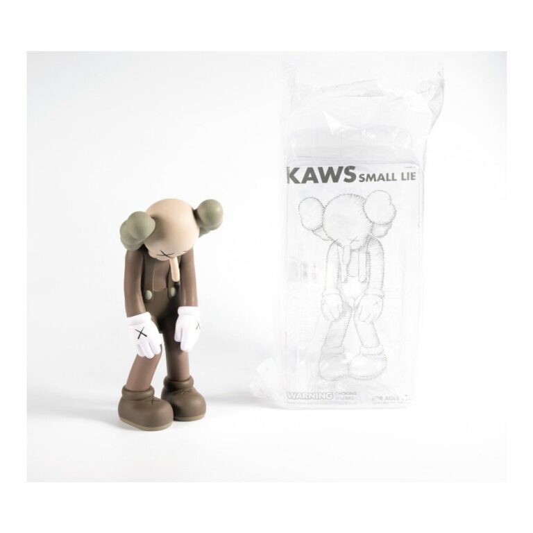 kaws-small-lie-brown-marron-figurine-paris-6