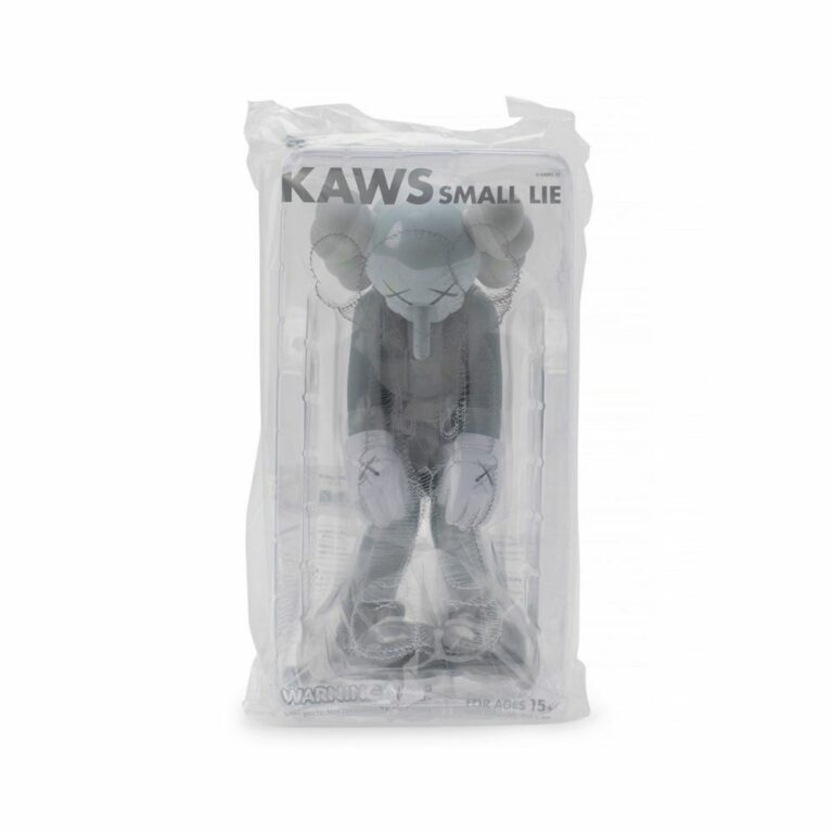 kaws-small-lie-grey-gris-figurine-paris-2