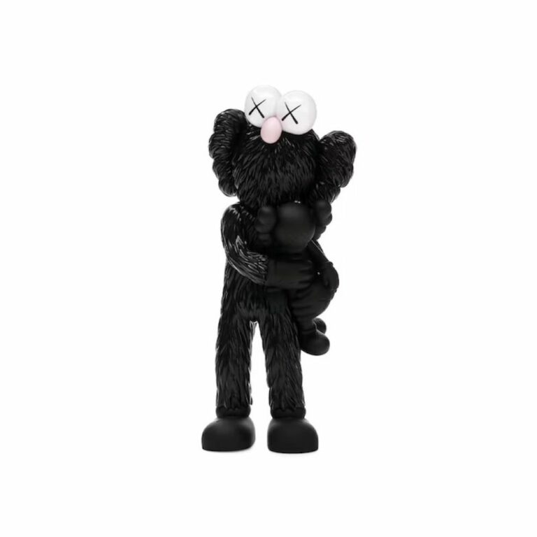 kaws-take-black-noir-figurine-paris-3