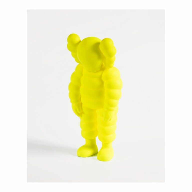 kaws-what-party-yellow-jaune-figurine-paris-4