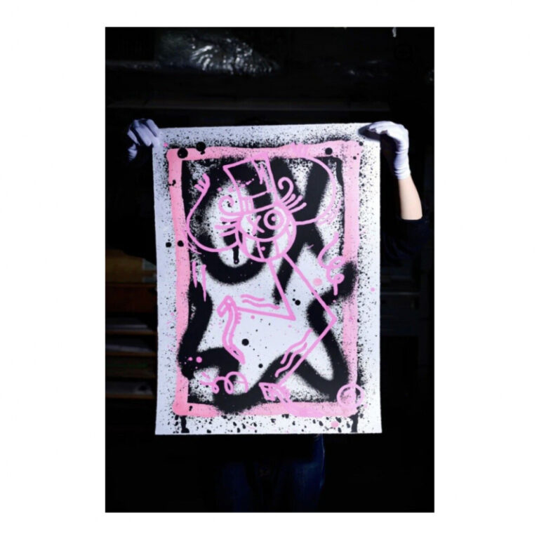 07f04f8789a88f7fa954699223e7de0a-andre-saraiva-pink-mr-a-on-spray