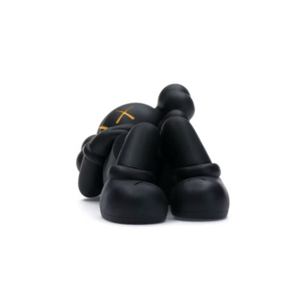 kaws holiday japan black 1020 673cacc6b268d.jpg